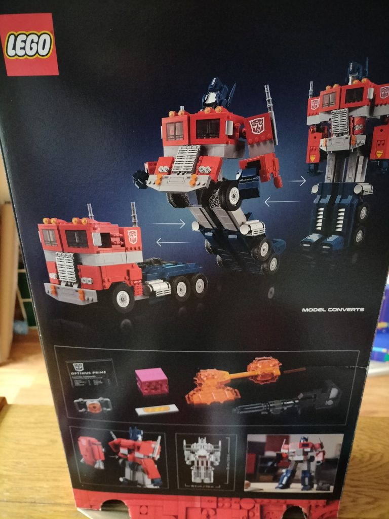 The rear of the box shows the transforming model, plus the accessories which come with the build.